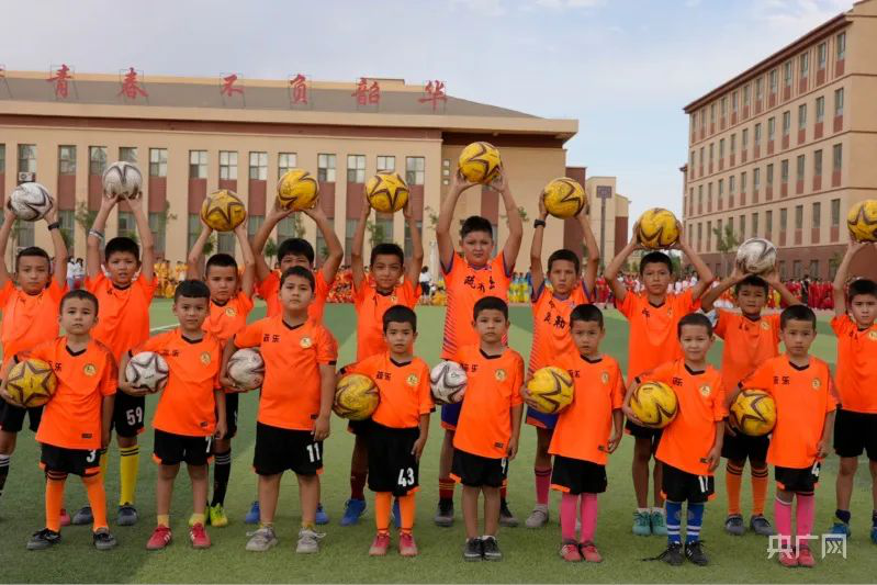 奔跑吧少年2022年新疆维吾尔自治区青少年足球锦标赛在疏勒县隆重开幕